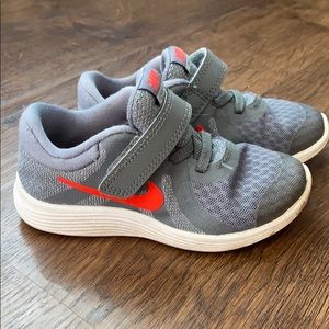 Toddler Nike Shoes size 9C